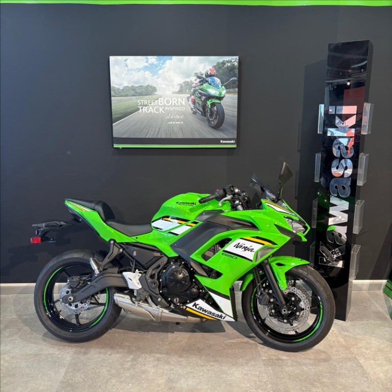 KAWASAKI Ninja 650 