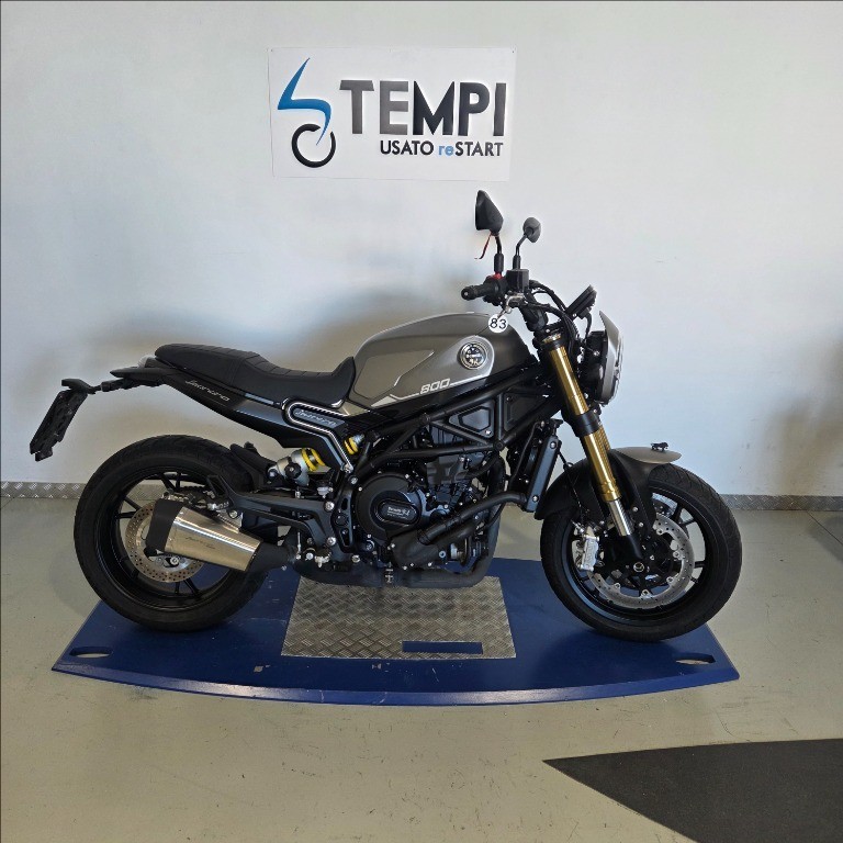 BENELLI Leoncino 800 