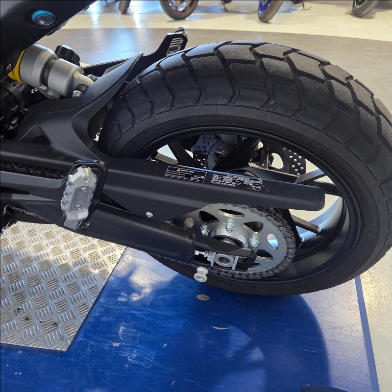 BENELLI Leoncino 800 